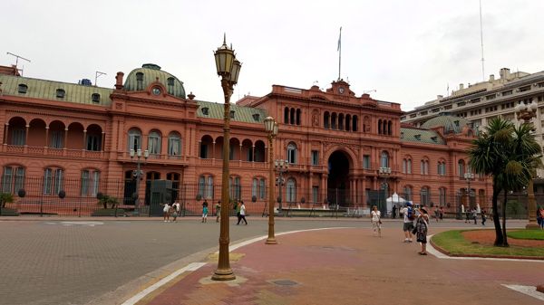 La Casa Rosada, siège de la présidence, sur la Plaza de Mayo à Buenos Aires