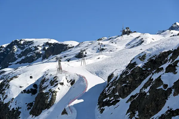 Télécabine du Pic Blanc 2 et pistes, vue depuis le télésiège du Lièvre Blanc