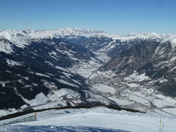 Vallée de Gastein vue depuis le Stubnerkogel en hiver, février 2011