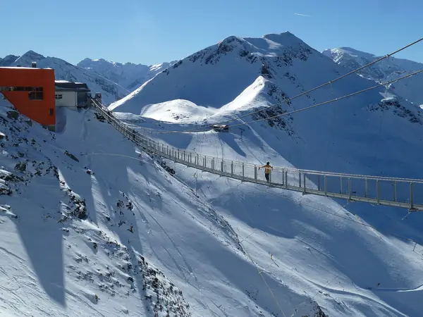 Pont suspendu de la gare sommitale du Stubnerkogel, Bad Gastein, février 2011