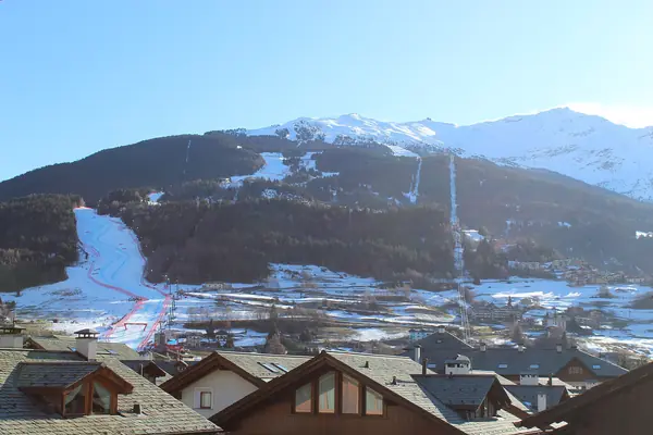 La piste Stelvio vue depuis les toits de Bormio, décembre 2019