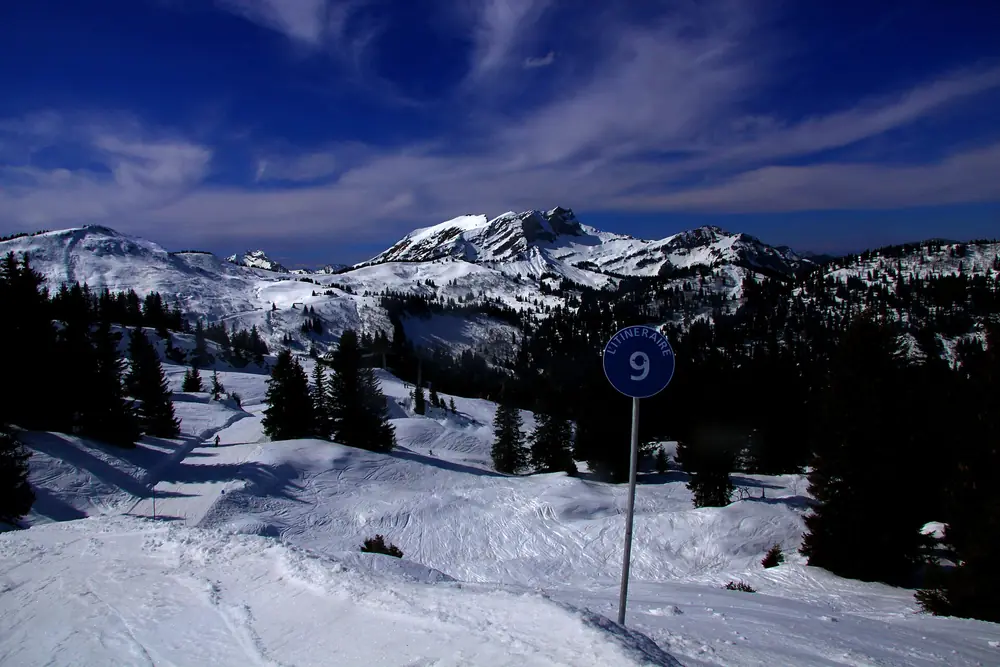 Piste balisée du secteur du Linga, mars 2015