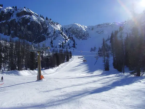 La piste Franchetti et son télésiège sur le mont Faloria, à Cortina
