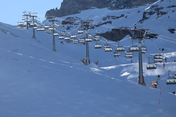 Télésiège et pistes près du Trübsee, domaine du Titlis (janv. 2020)