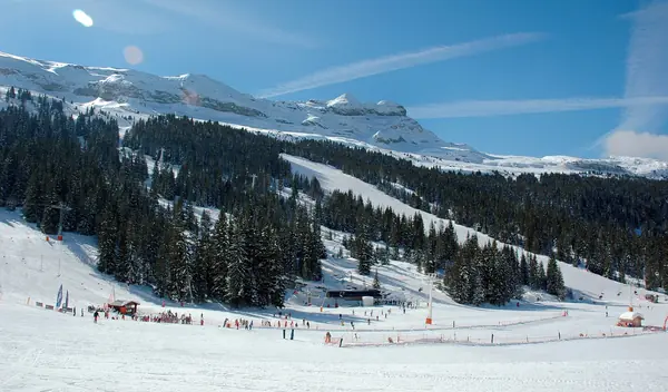 Pistes qui descendent vers Flaine Front de Neige, février 2009