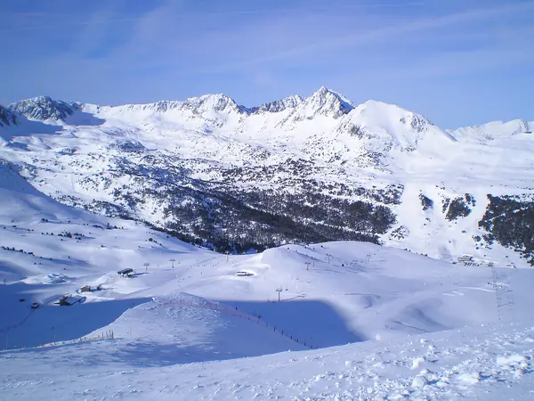 Secteur Grau Roig enneigé, vue vers les pics du Cubil (date non indiquée)