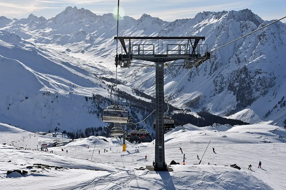 Télésiège et pistes de la Silvretta Arena au-dessus d'Ischgl, février 2020