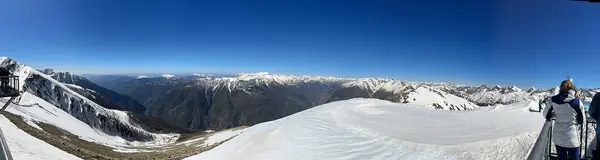 Panorama depuis la cime de Sistron, sommet du domaine d'Isola 2000, avril 2024