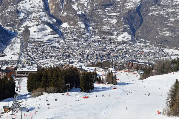 Arc 1600 et Bourg-Saint-Maurice en contrebas, février 2015