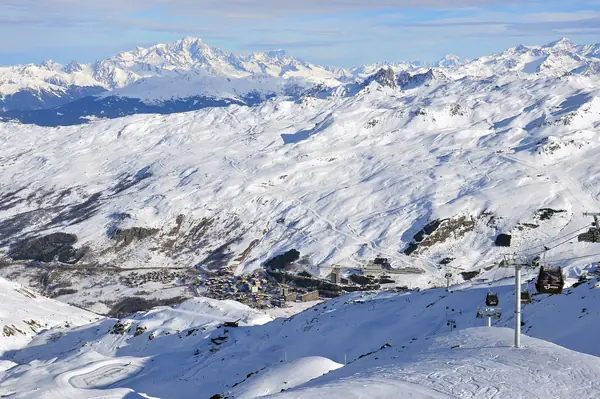 Les Menuires et le Mont-Blanc depuis la Pointe de la Masse, janvier 2022