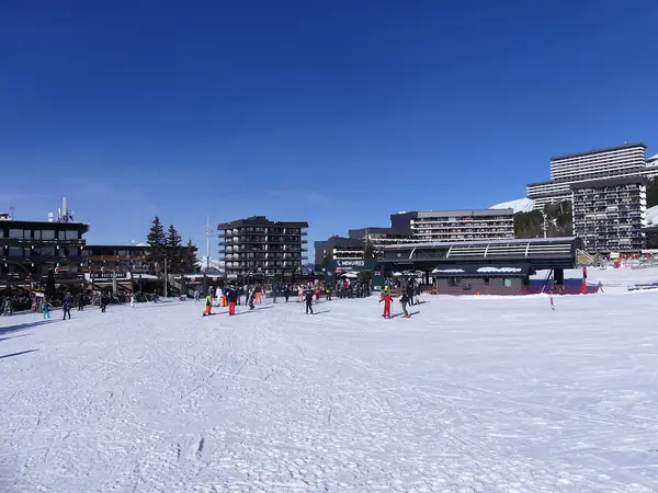 Front de neige de La Croisette aux Menuires, janvier 2024