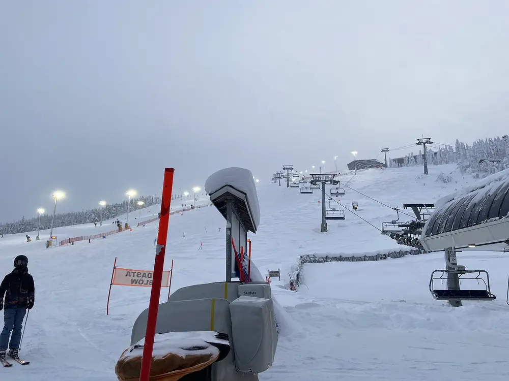 Piste et remontée du versant nord (Front Slopes) de Levi (janvier 2023)