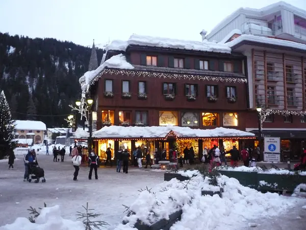 Le centre de Madonna di Campiglio sous la neige, décembre 2009