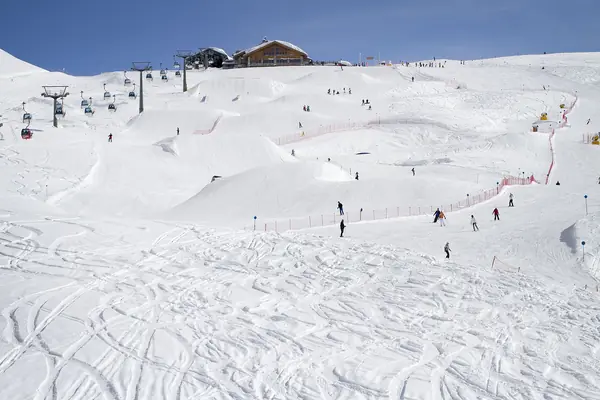 Pistes et télécabine du domaine de Madonna di Campiglio, février 2014