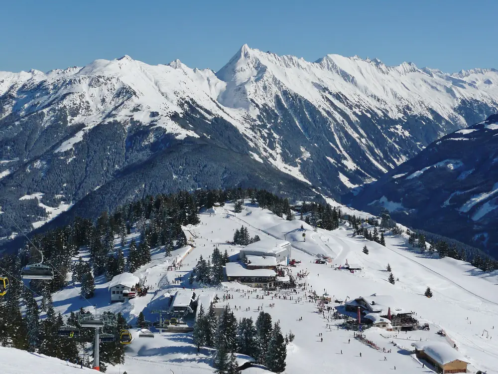 Gare d'arrivée de la Penkenbahn (1 800 m) et pistes du Penken au-dessus de Mayrhofen