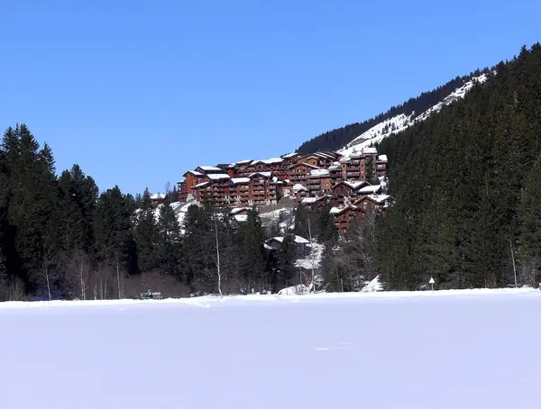 Lac de Tuéda gelé, réserve du Plan de Tuéda, et Méribel-Mottaret, février 2025