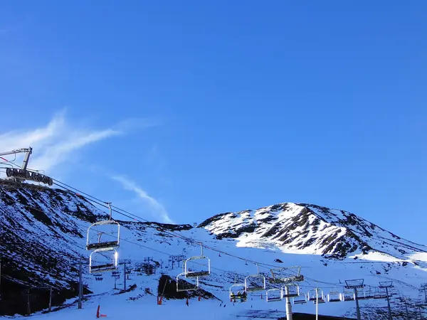 Télésiège des Agudes et sommet enneigé, décembre 2015
