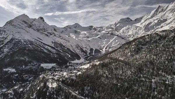 Saas-Fee vu depuis Saas-Grund en hiver (déc. 2019)