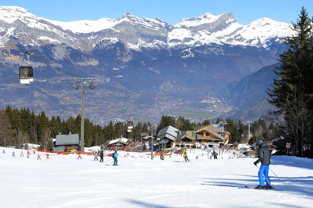 Pistes et front de neige du Bettex (1 400 m), mars 2025