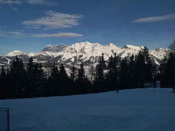 Massif du Dachstein vu depuis une piste de la Planai, février 2022