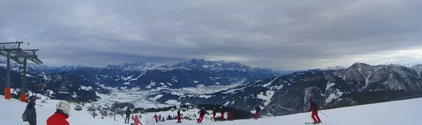 Panorama hivernal depuis le sommet de la Planai, télésiège et vallée de l'Enns, décembre 2011