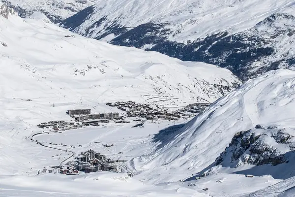 Val Claret au premier plan et Tignes le Lac au fond, vus depuis le domaine skiable (janvier 2017)
