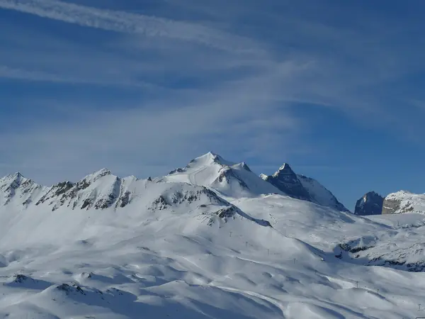 Le glacier de la Grande Motte enneigé, depuis le domaine de Tignes (février 2011)
