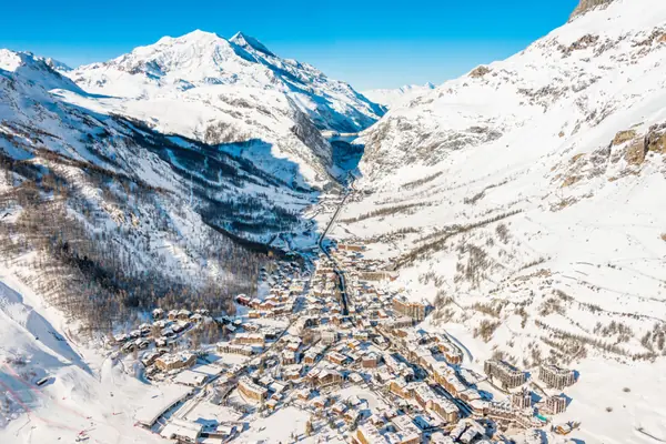 Veduta aerea della stazione di Val d'Isère in inverno (gennaio 2016)