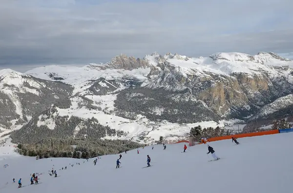 Skieurs sur le Ciampinoi, au-dessus de Selva (janvier 2013)