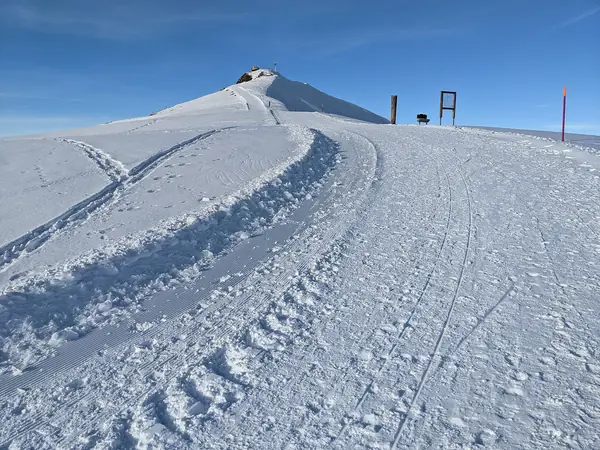Le Royal Walk damé vers le sommet du Männlichen en hiver (15 déc. 2021)